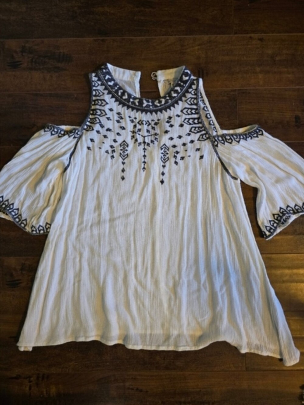 Guess Embroidered Cold Shoulder Top - Picture 4 of 4